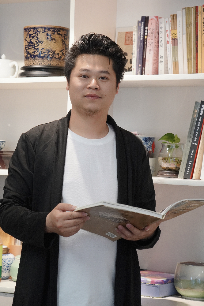 曹?chē)?guó)飛（國(guó)瓷紅葉畫(huà)院高級(jí)畫(huà)師）